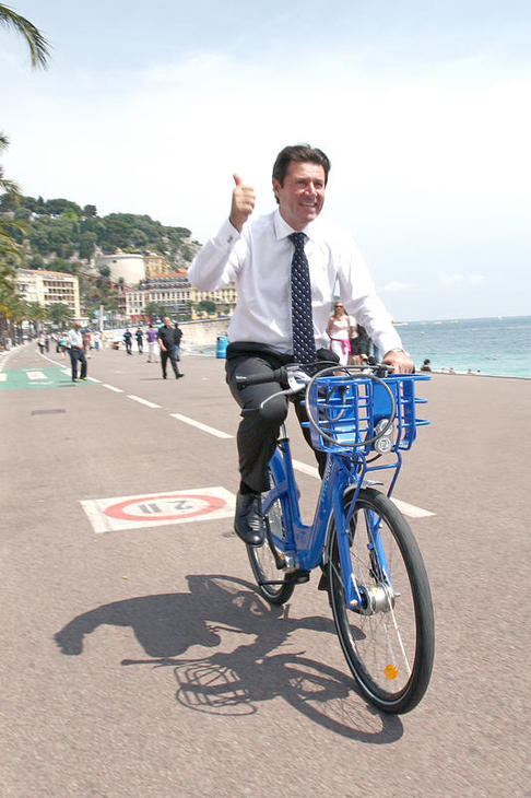 Estrosi fait du vélo